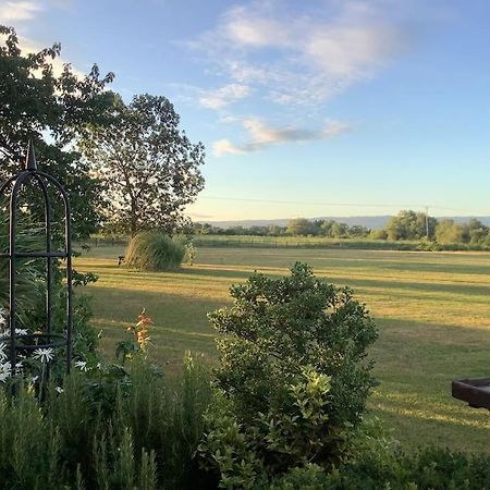 Cotswold Edge Guest Suite With Broadway Hill View Badsey 外观 照片